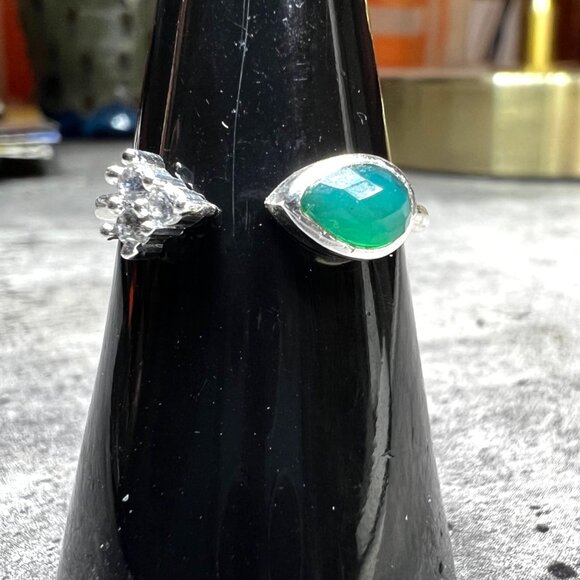 Ring Bomb Party Ring, NWOT, size 7, small green stone on silver color band - Picture 5 of 7